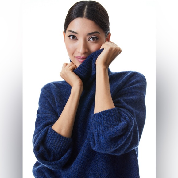 Alice + Olivia - Franklyn Turtleneck Pullover in Navy Multi - Picture 5 of 14
